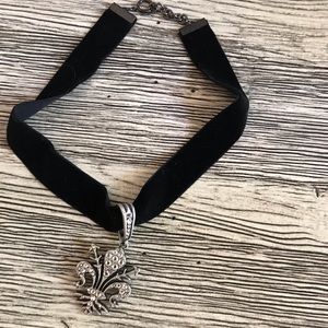 New Elegant Fleur-de-lis and velvet necklace.